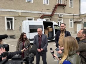 Чернівці отримали спеціально обладнаний автобус для надання адмінпослуг